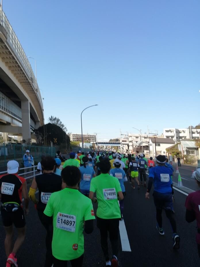 横浜マラソン2019で走っている最中に撮影した写真です。